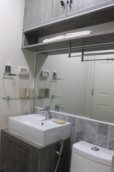 Condo Near Ayala Cebu City W Wifi Balcony Dış mekan fotoğraf