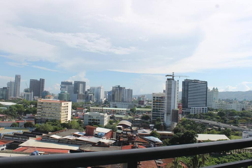Condo Near Ayala Cebu City W Wifi Balcony Dış mekan fotoğraf