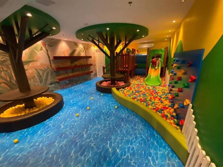 Condo Near Ayala Cebu City W Wifi Balcony Dış mekan fotoğraf